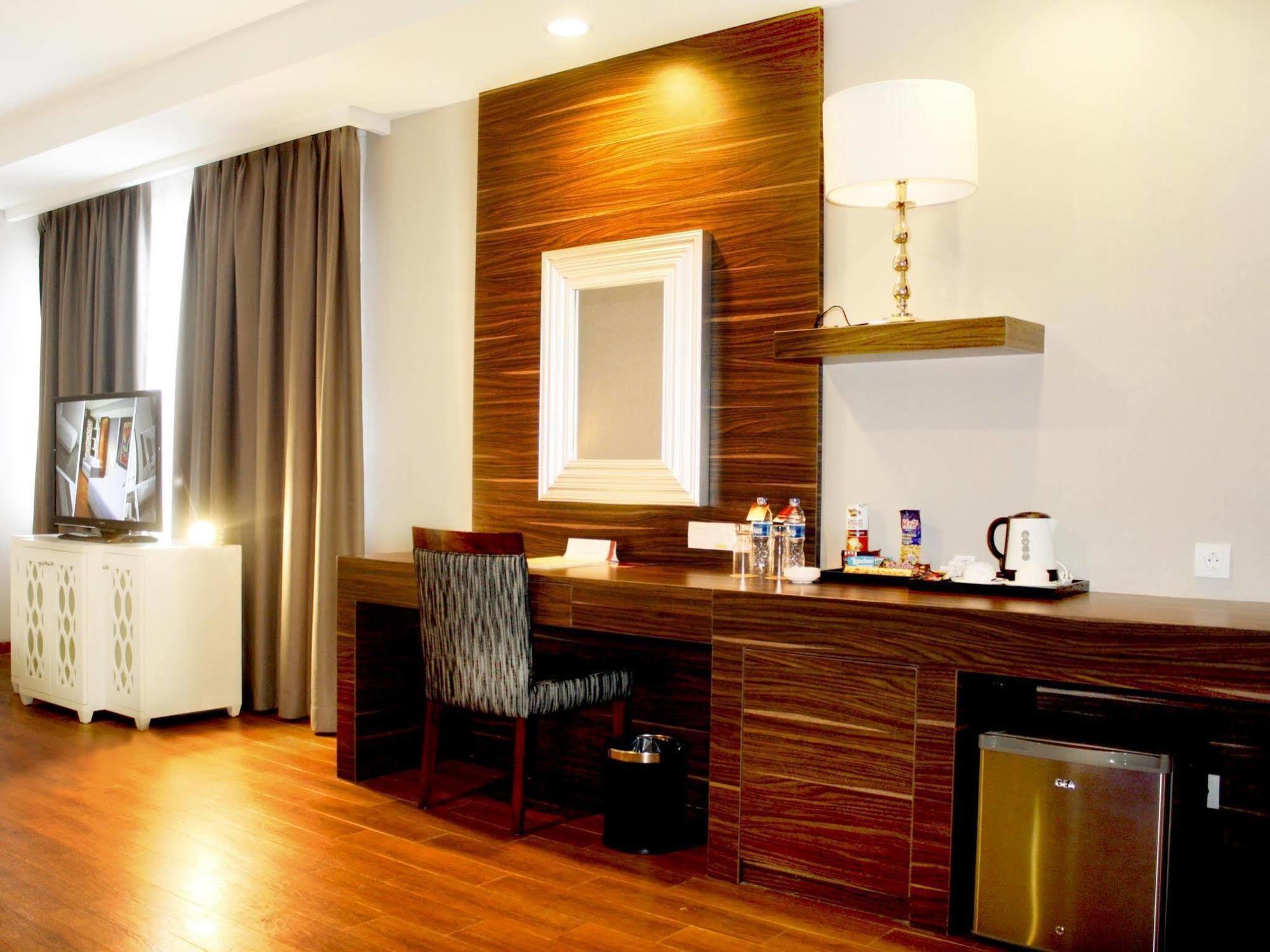 Pranaya Boutique Hotel Serpong Exteriör bild